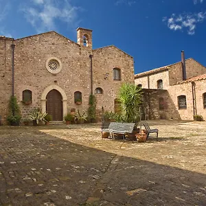 Bauernhof Relais Abbazia Santa Anastasia & Winery, Castelbuono (Sicily)